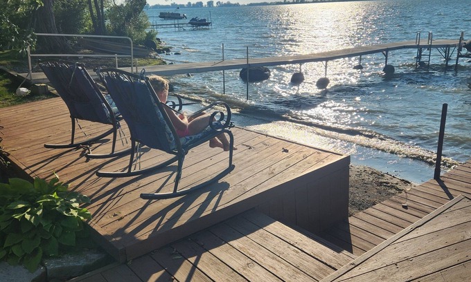 Cape Vincent Cabina | Lake front retreat on Blue Bill Bay