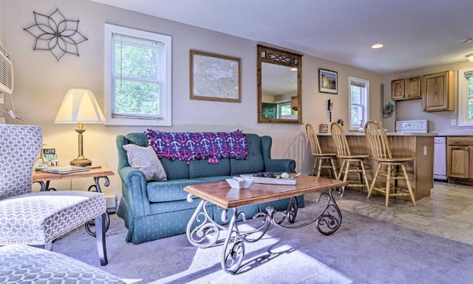 Gilford Apartamento | Lake Getaway Walk Across Street to Private Beach!