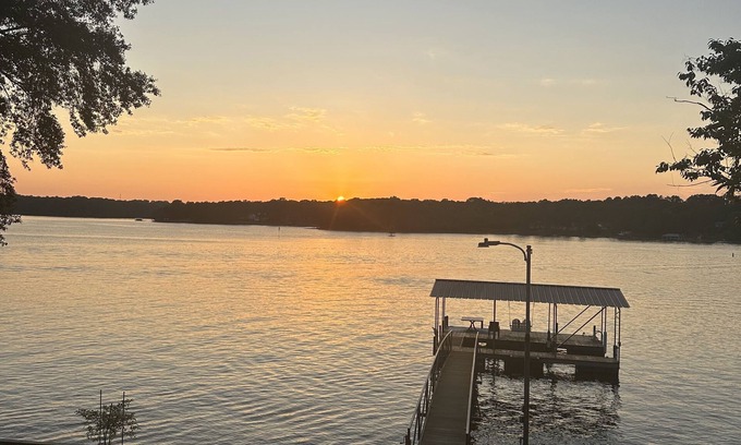 Anderson Casa | Lake Hartwell-10 miles to Clemson and short boat ride to Green Pond Landing