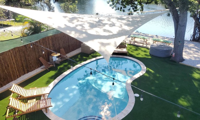 West Park Cabaña | Lake House with Pool, Hot Spa, 1/4 acre large Patio, 3.5mi from Hallandale Beach