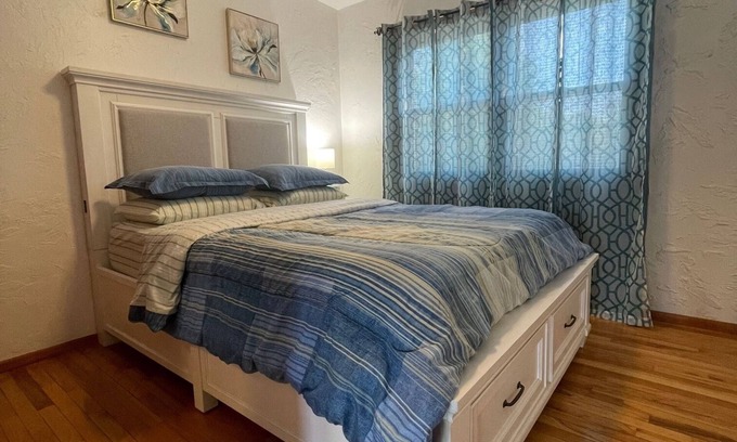 Browns Lake Casa | Lake House on Browns Lake. 20 mins to Lake Geneva and 20 mins to Alpine Valley