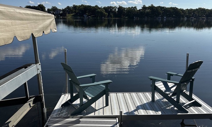 Paddock Lake Casa | Lake House ON the Water! Unbelievable Views! Hot tub! Kayaks! NEWLY RENOVATED!