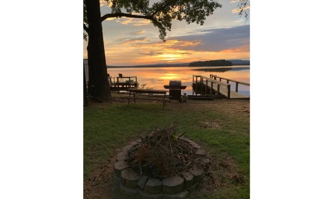 Perryville Casa | Lake house with spectacular view