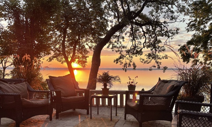 McFarland Casa | Lake Kegonsa vacation home