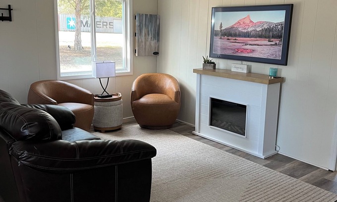 Liberty Hill Cabaña | Lake Life at Wateree w/ Private Dock-Close to Marina