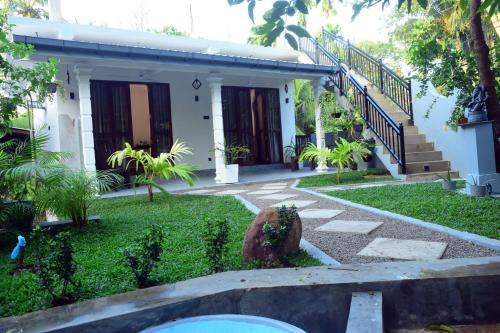 Kathaluwa Hotel | Lake & Ocean Villa ahangama