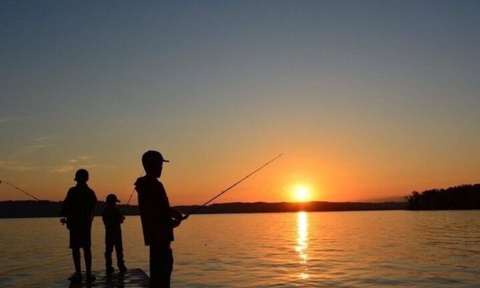 Pepin Casa | Lake Pepin lakehouse on Private Beach: Dock, Kayaks, Paddleboards.& Peddle Boat…