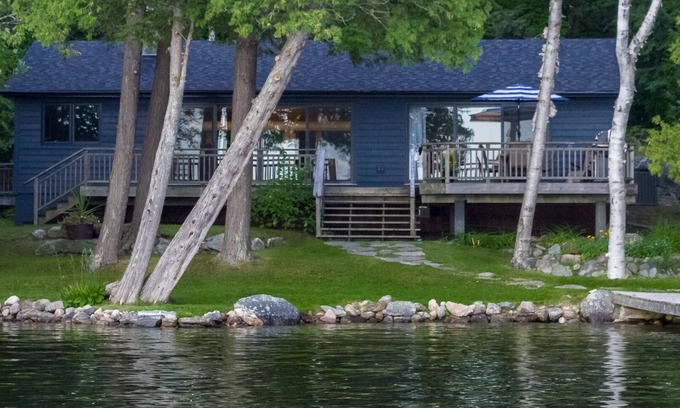 Minett Cabaña | Brand New Luxury Cottage ♥ ¡Una de las mejores ubicaciones en el lago Rosseau ~ Kayak!