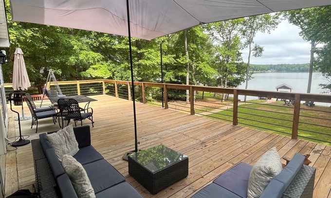 Lake Oconee Casa | Lake Sinclair Shore, 10 Guests, 5 beds, SMART Home!