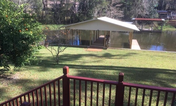 Quincy Cabaña | Lake Talquin Waterfront Vacation Rental Near FSU