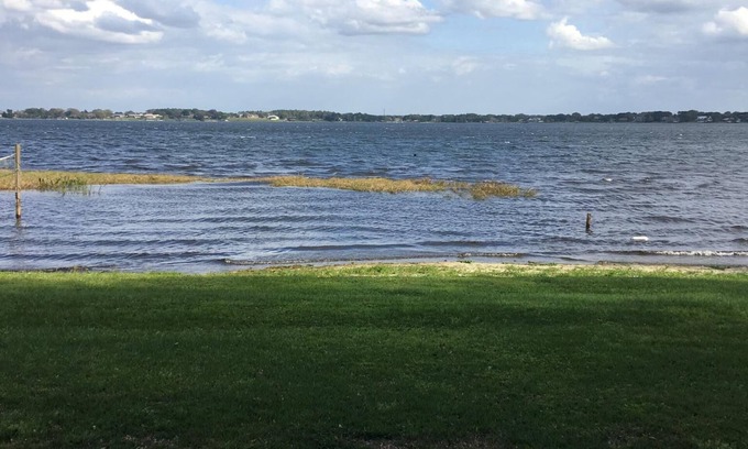 Auburndale Casa | Lake View & Access Home; Complejo deportivo Lake Myrtle 1 milla; Salida de Disney-1/2 hora