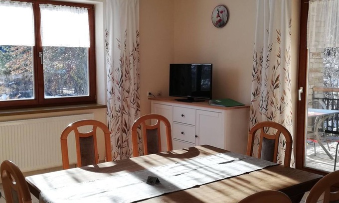 Weissenbach Apartamento | Lake view - App. with 2 bedrooms; shower, WC - Abenteuerhof Schiefer