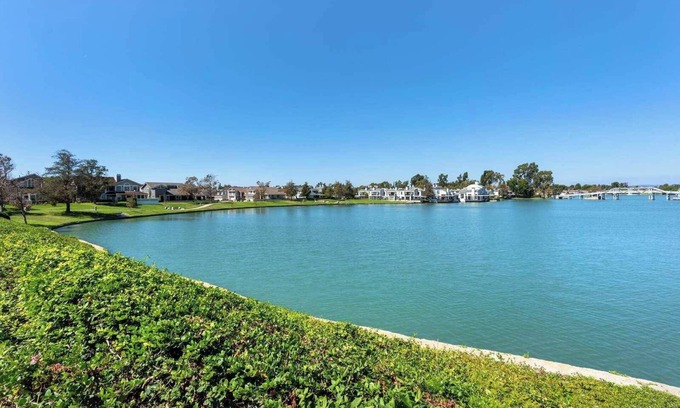 Woodbridge Casa | Lake View｜Backyard｜Communal Pool｜Lovely Vacation Home #41553