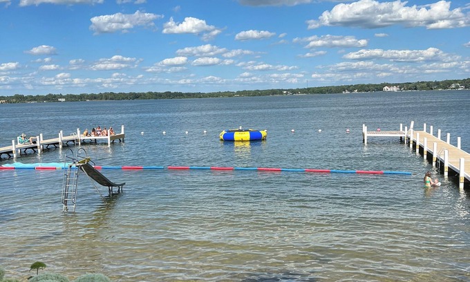 Delavan Lake Cabaña | Lake view cottage on Delavan