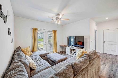 Orange Park Apartamento | Lake View Suite - POOL, Pet frdly, Nr DTWN NasJax