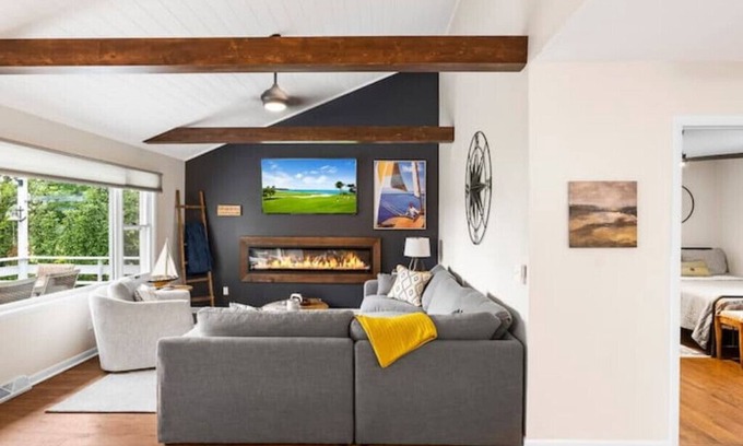 Green Lake Casa | Lake views and minutes from Lawsonia Golf Course and downtown Green Lake.