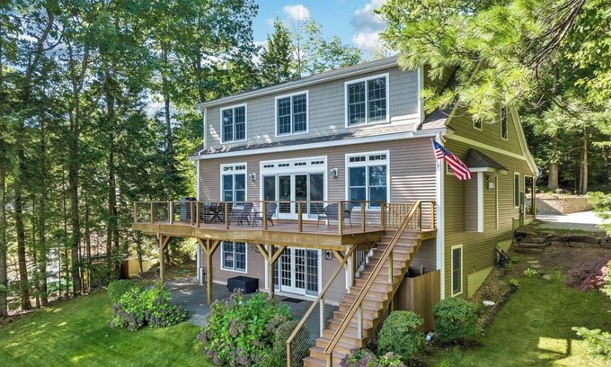 Gilford Casa | Lake Winnipesaukee Luxury Limited