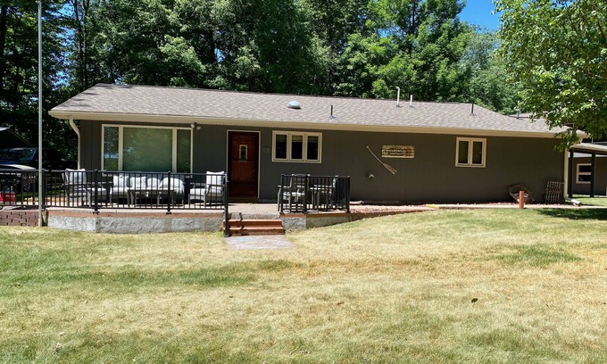 Sarona Casa | Lakefront Cabin - Retreat To Long Lake!