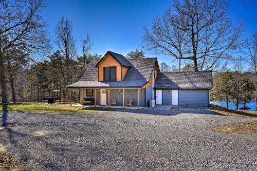 Trenton Casa | Lakefront Cabin with Deck, Fire Pit in Trenton!