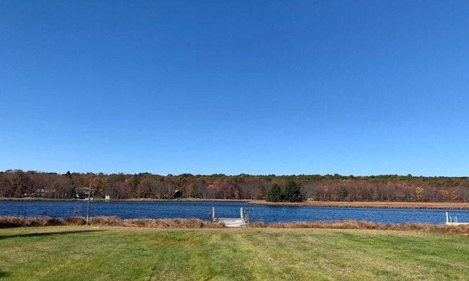 Albrightsville Cabaña | Lakefront Cottage w Fireplace, Private Lake Access, Dock, Big Yard, Free Boating