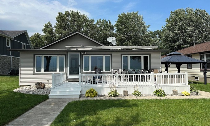 Amherstburg Cabaña | Lakefront cottage
