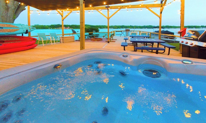 Lake Odessa Cabina | Lake Odessa Beach Cottage, Lakefront, Downtown, gran terraza, capacidad para 8, limpio