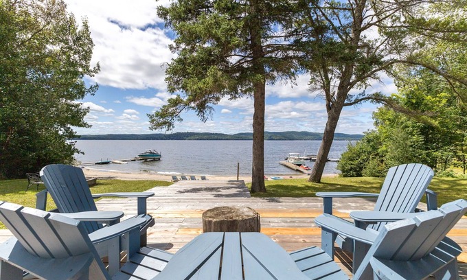 Cheneville Cabaña | Lakefront Cottage Sandy Beach Espectaculares puestas de sol.