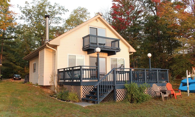 Lake Manuka Cabaña | Lakefront cottage with deck and firepit. Pets are welcome!