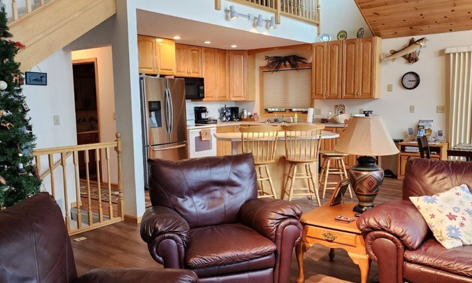 Garrison Cabina | Lakefront Deck w/ Unmatched View and Location - New Deck