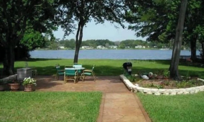 Forest City Casa | LAKEFRONT HOME NEAR ALL ATTRACTIONS