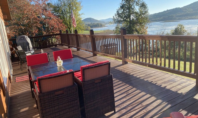 Bean Station Casa | Lakefront log cabin on stunning Cherokee Lake!!