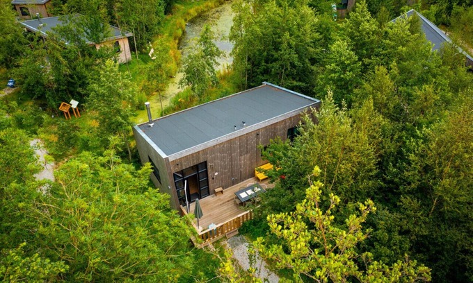 Municipality of Heerenveen Cabina | Lakefront Nature House in Friesland: Blaupoatsje