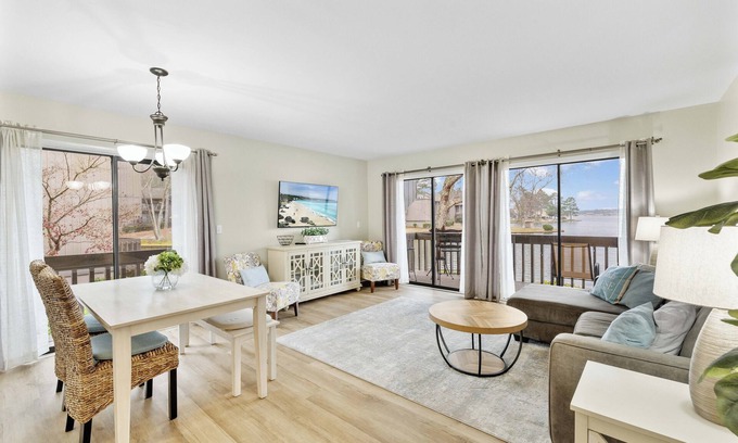 Pinehurst Condominio | Lakefront Pinehurst Condo 2BD/2BA
