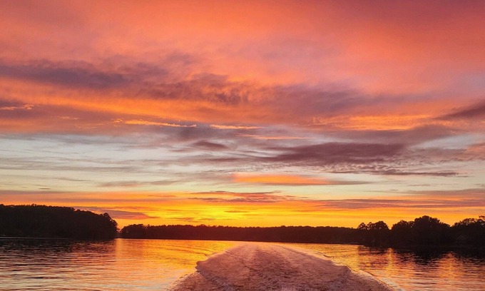 Southmont Cabaña | Lakefront Private Boat dock and ramp -Quiet-Large Screened in Porch-