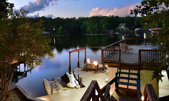 Mount Gilead Casa | Lakefront Retreat on Lake Tillery – Cozy family Getaway with Dock & Scenic Views