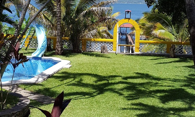 Coatepeque Cabaña | Lakefront Rustic House in Lago de Coatepeque