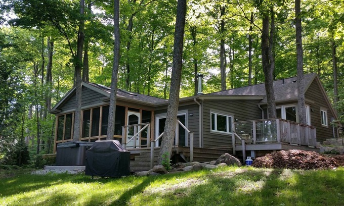 Grey Highlands Cabaña | Espectáculo frente al lago en Beaver Valley / Lake Eugenia