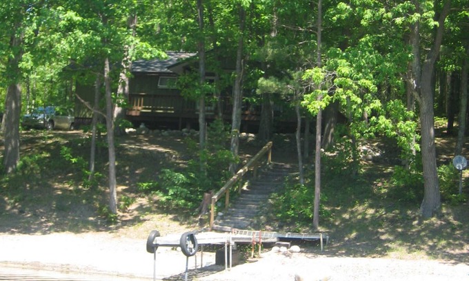 Lake Arrowhead Casa | Casa de vacaciones frente al lago con gran patio y FirePit