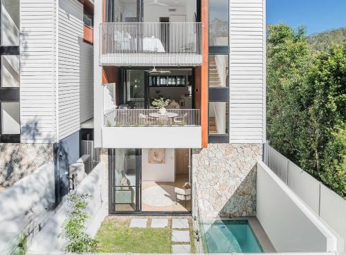 Bogangar Villa | Lakehouse No 4- Luxury Lakefront Getaway Villa Pets Welcome