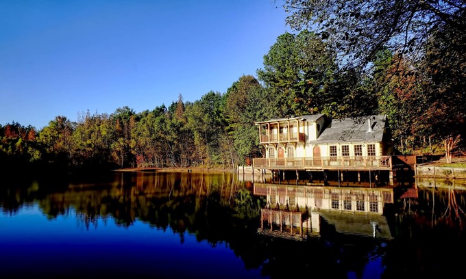 Taylor Cabaña | Minutos Retreat Lakehouse de la plaza de Oxford