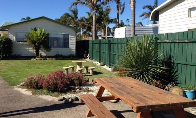 Lakes Entrance Villa | Lakes Jakaranda Holiday Units