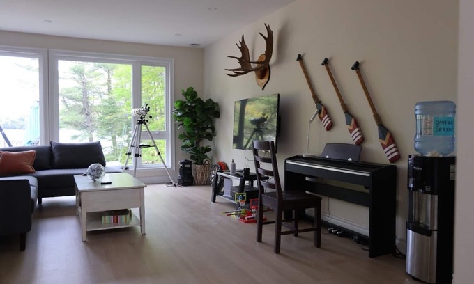 Seguin Casa | Lakeside Family Retreat | Game Room, Basketball, Kayaks, Private Beach, & More!