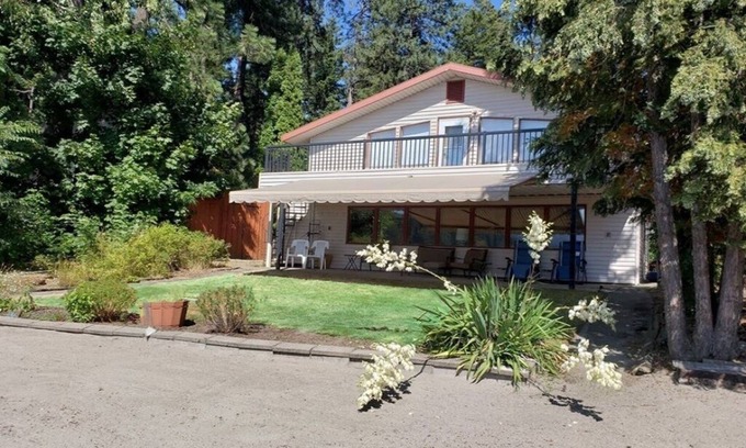 Twin Lakes Casa | Lakeside House with Private Sandy Beach, Stunning Views, Beach Toys, and Kayaks!