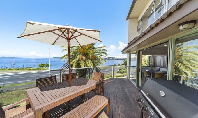 Taupo Cabaña | Lakeside Terrace – Taupo Holiday Home