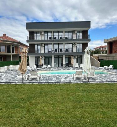 Veles Hotel | Lakeview Apartments