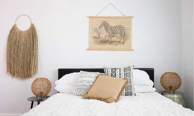 Oak Flats Casa | Lakeview Cottage Guestroom w/ ensuite