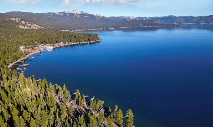 Ridgewood Casa | Lakeview Hideaway – 3 BDR for 8 in Incredible Location w/Private Hot Tub!