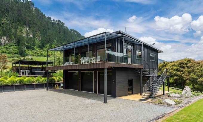 North Island Casa | Lakeview Oasis - Lake Whakamaru Retreat
