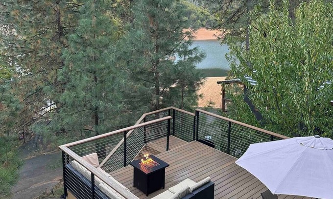 Lakehead Casa | Lakeview, Pool Table, Marina Close, Sleeps 16 - Shasta Lakeshore Retreat #8