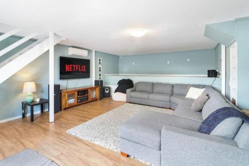 Bonnie Doon Casa | Lakeview Retreat Bonnie Doon - Sleeps 12